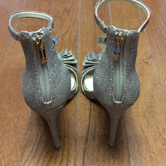 Jessica Simpson sparkle gold heel - Picture 2 of 5